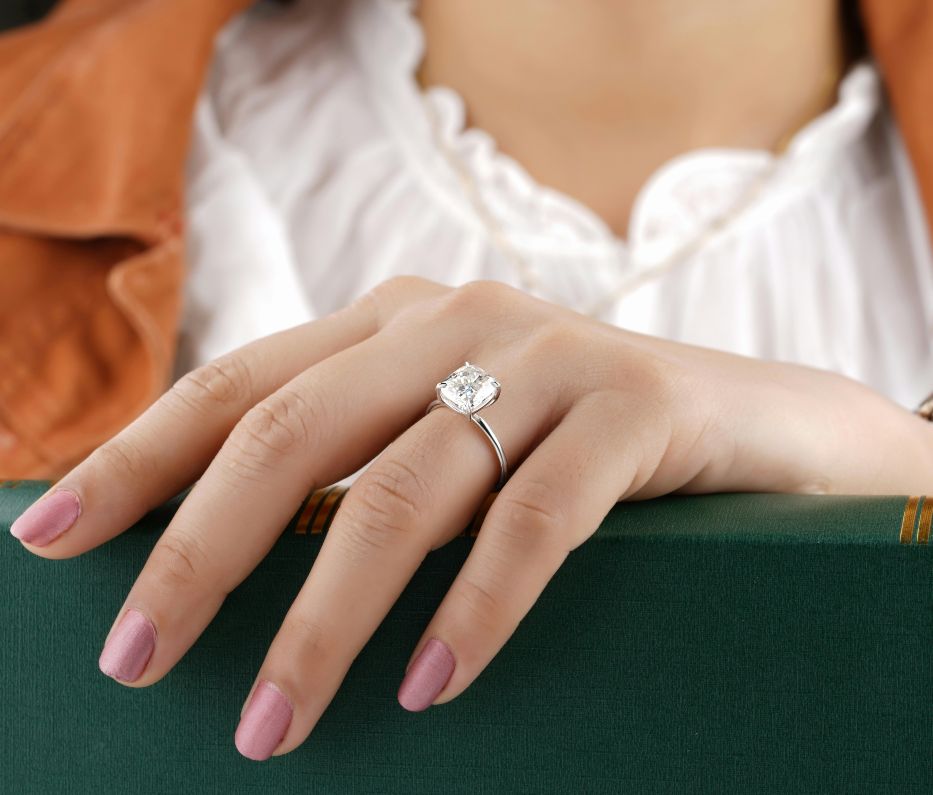 white-diamond-green book